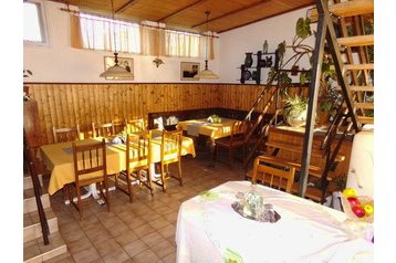 Семейный пансионат Lipót 5